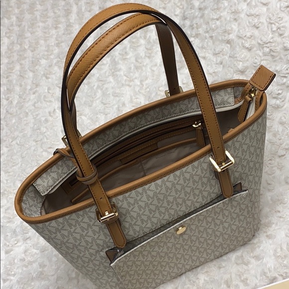 Michael Kors purse - Picture 8 of 9